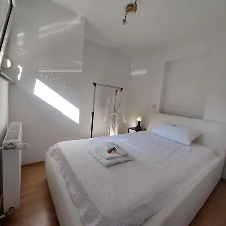 Apartment Apartman Lara